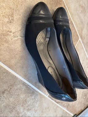 Life Stride Classic Black Women's Wedge Pumps